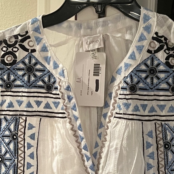 Cupio Other - Cupio White Top with Blue and Black Embroidery
